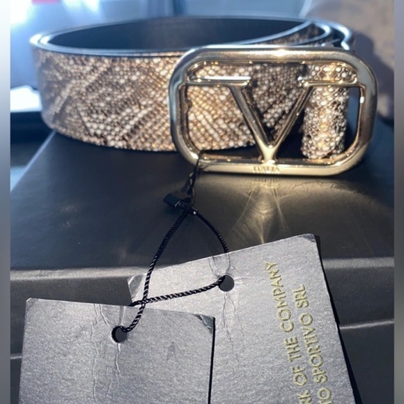 VITALIA MADE IN ITALY New
Textured Leather Belt - Picture 12 of 13